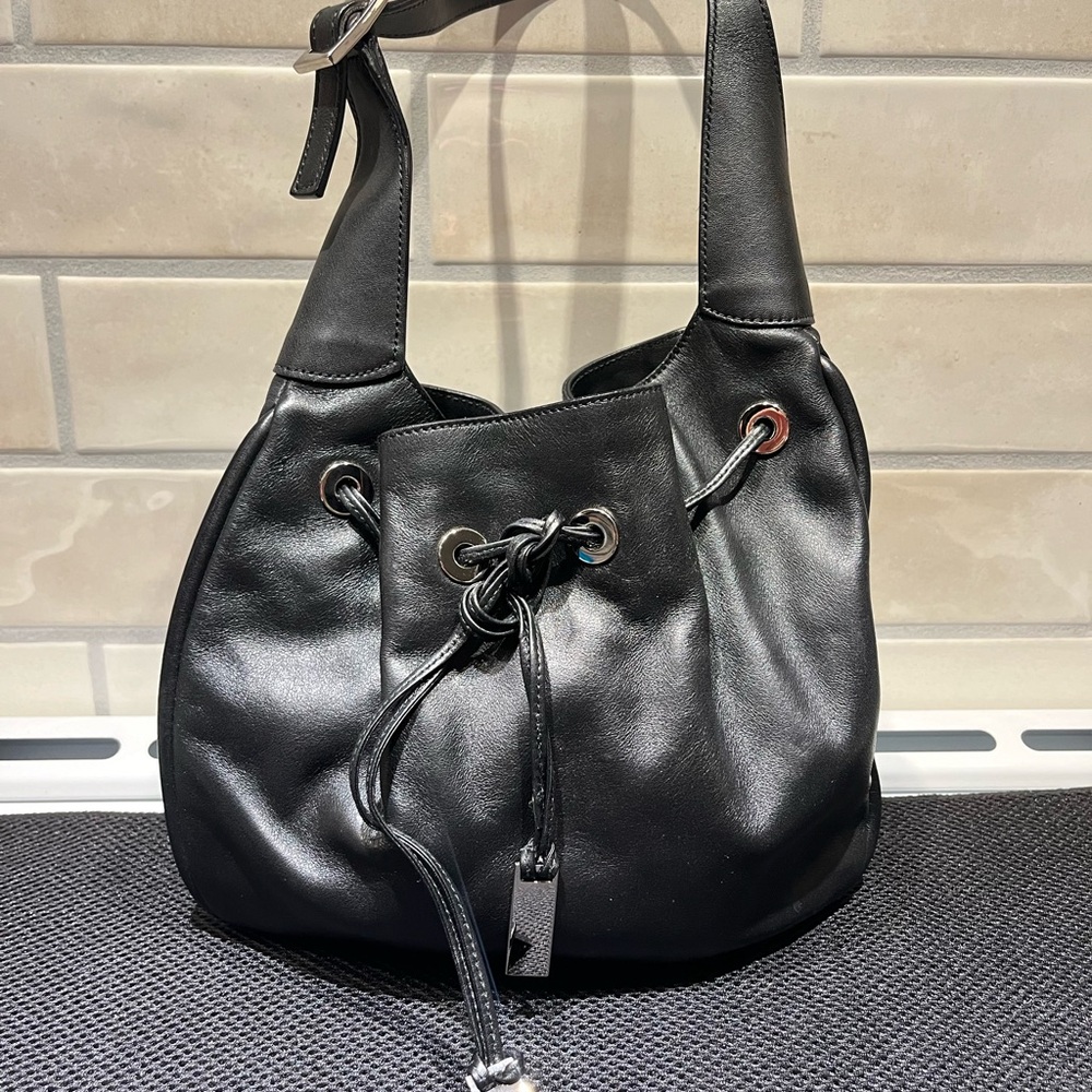 Gucci Black Hobo Bag with Leather Finish